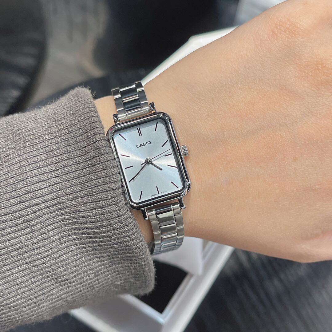 Side View of Casio LTP-V009D-2EUDF with Stainless Steel Band