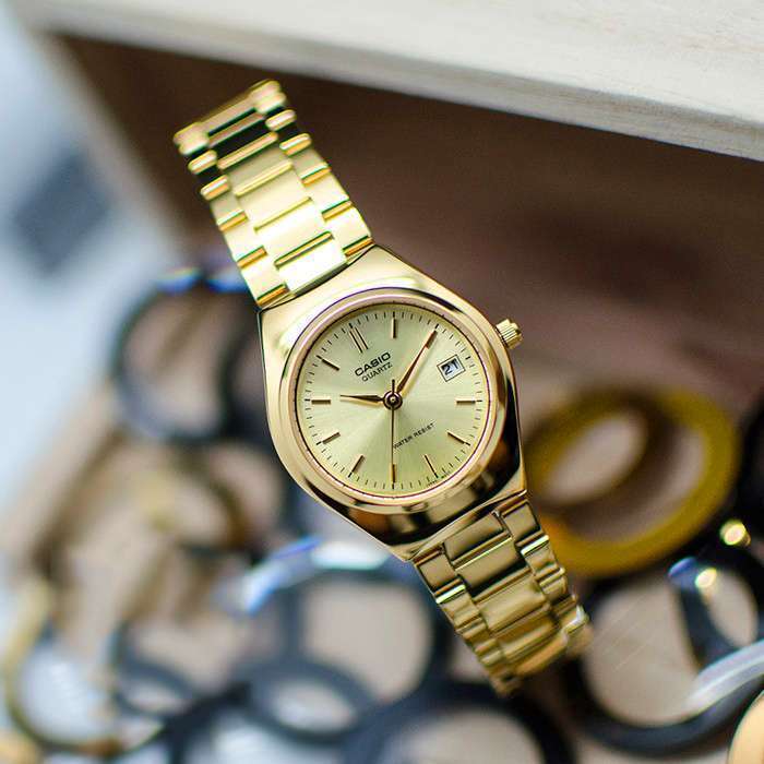 Side View of Casio LTP-1170N-9ARDF with Stainless Steel Band