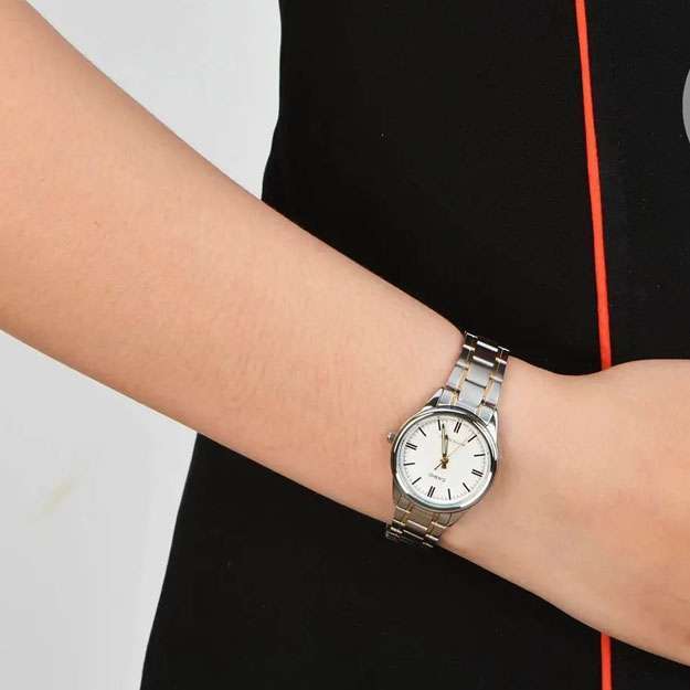 Close-Up of White Dial on Casio LTP-V005SG-7AUDF