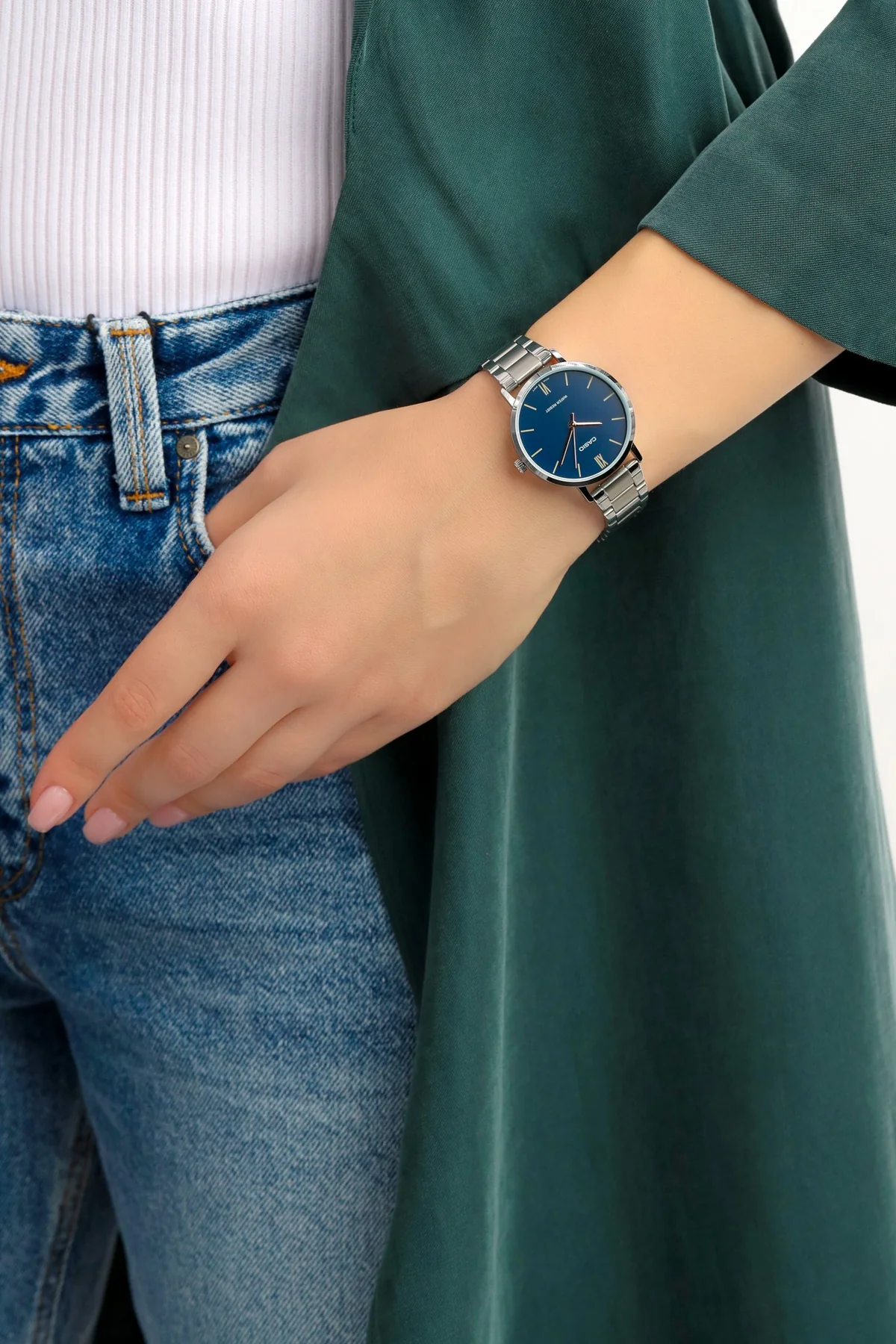 Side view of Casio LTP-VT01D-2BUDF with stainless steel band