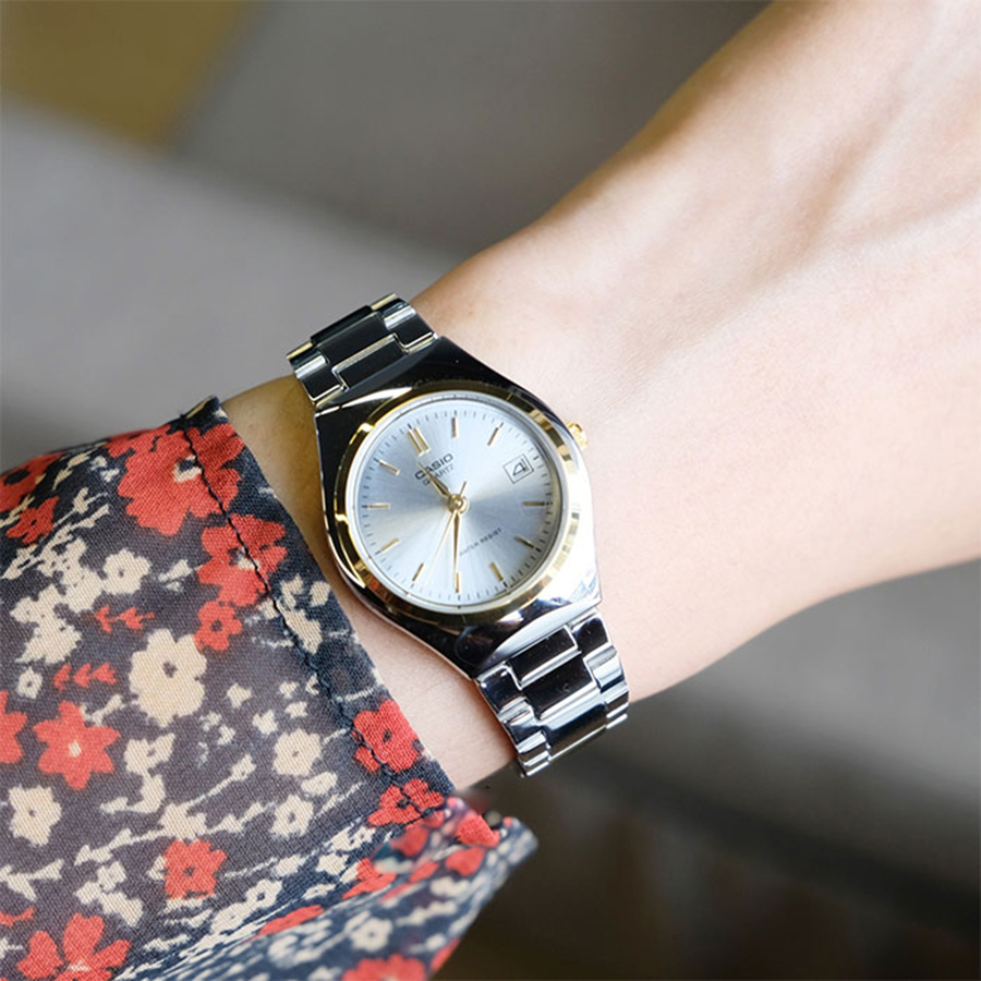 Side profile of Casio LTP-1170G-7ARDF showing clasp and band