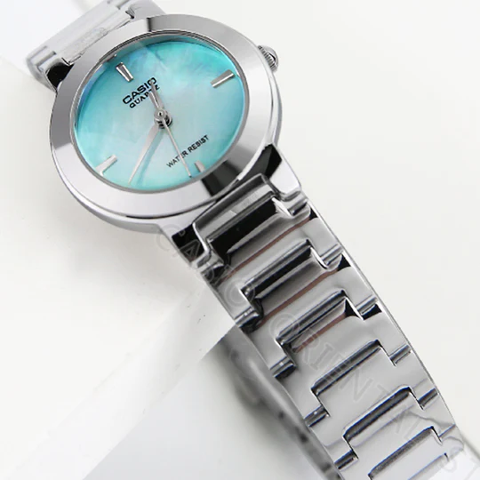 Side view showing slim case and clasp