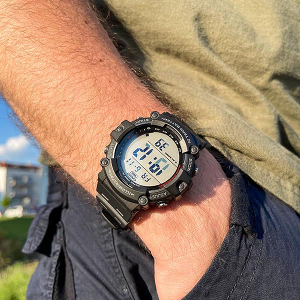 LED backlight display of Casio AE-1500-1AVDF in dark