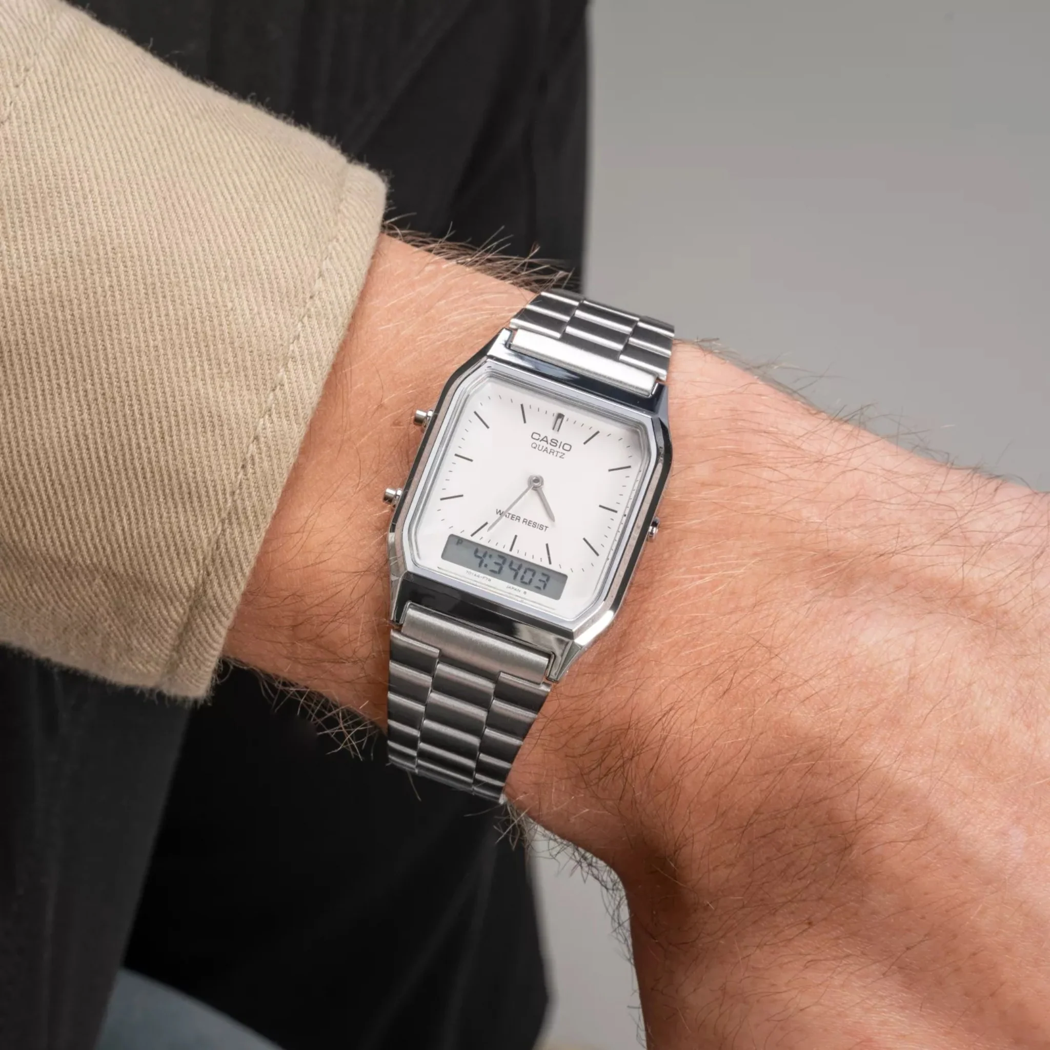 Silver stainless steel band and case side profile