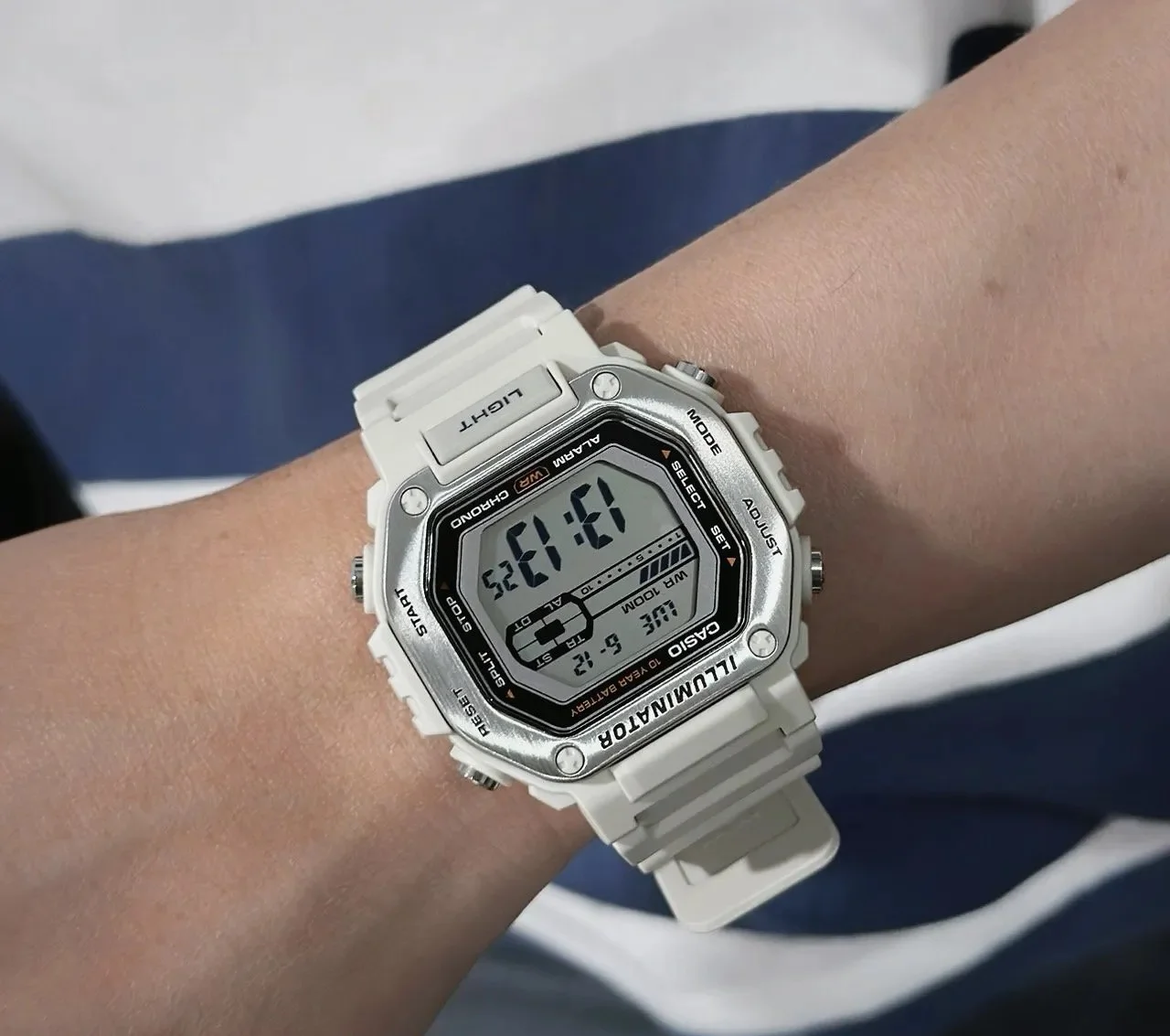 Casio MWD-110H-8AVDF display with LED backlight on