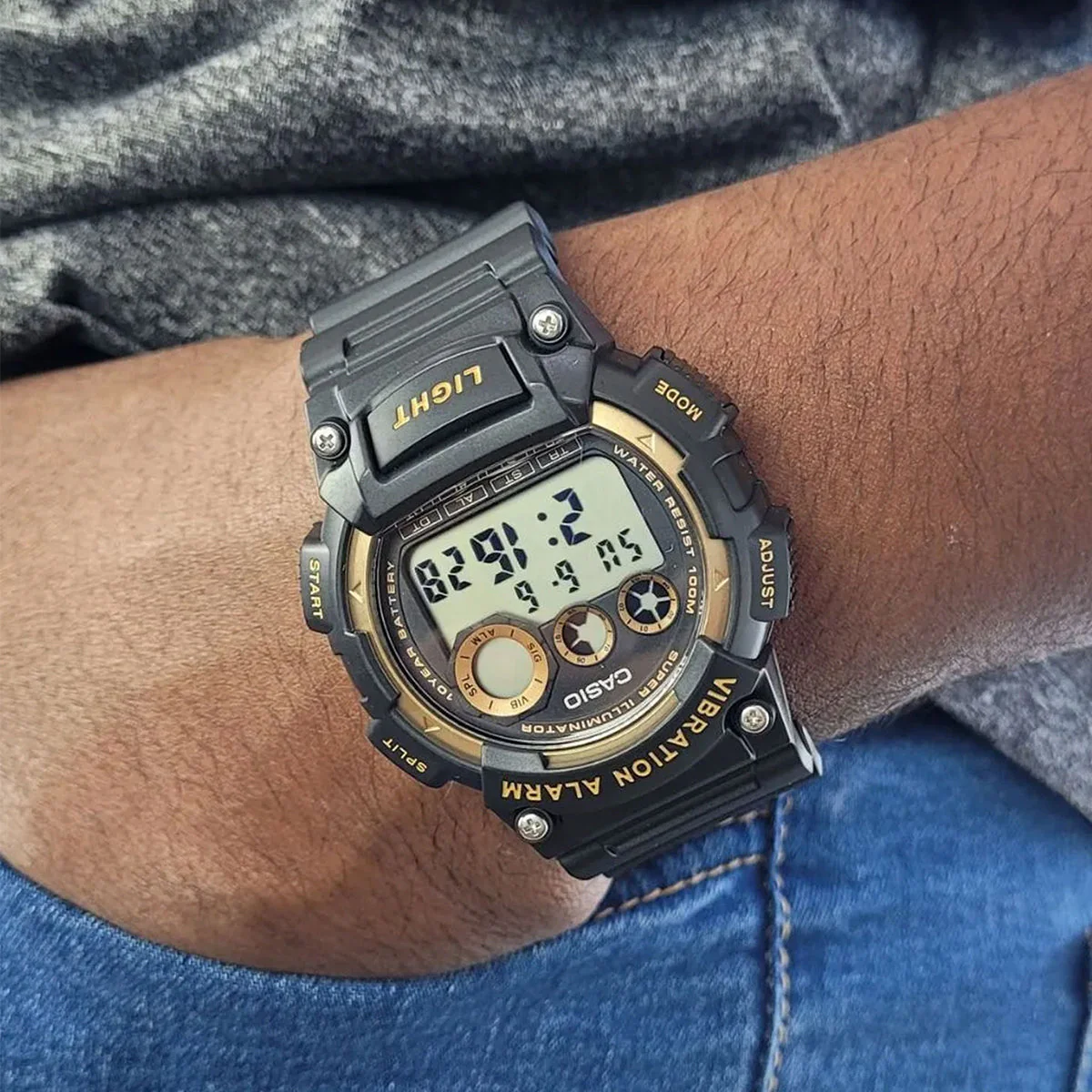 Top view of W-735H-1A2VDF showing large display and vibration alarm features