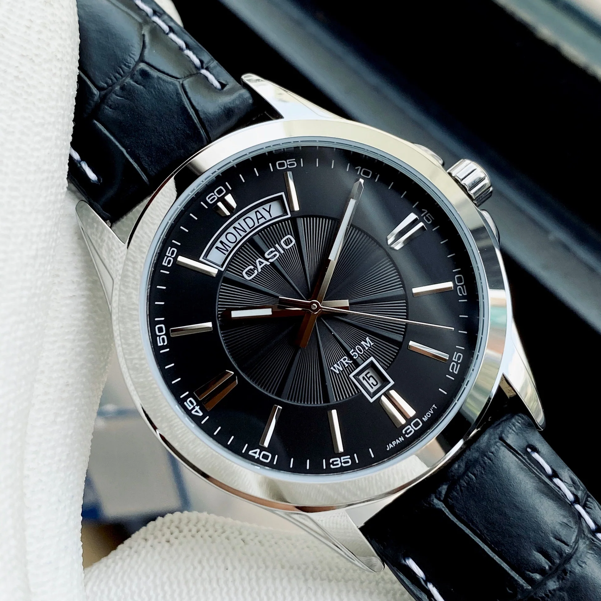 Side view of MTP-1381L-1AVDF with genuine leather strap
