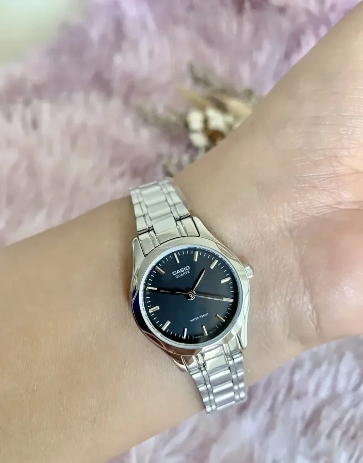Close-up of LTP-1275D-1ADF black dial and slim case