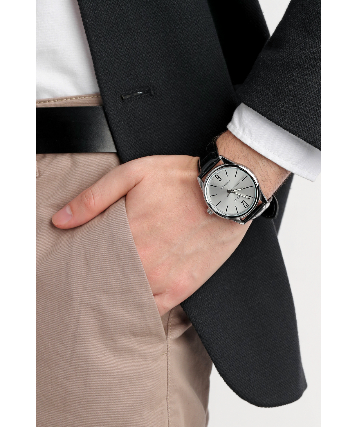 Close-up of clean white dial and hands